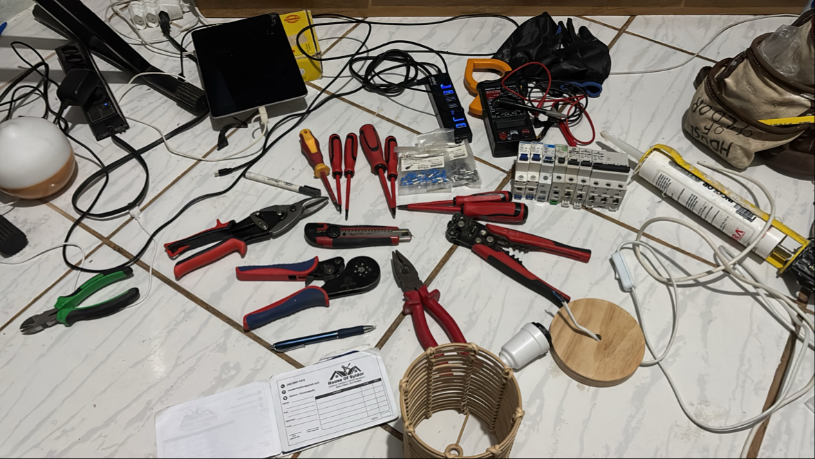 Ferramentas e materiais para serviço elétrico