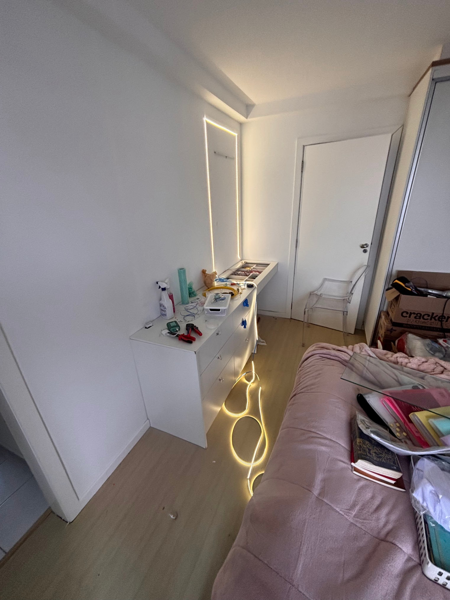 Quarto com iluminação LED